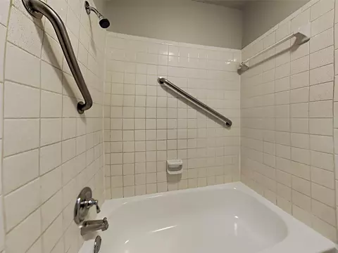 Bath - 23926 Spring Day Ln, Spring, TX 77373 photo 3 of 3