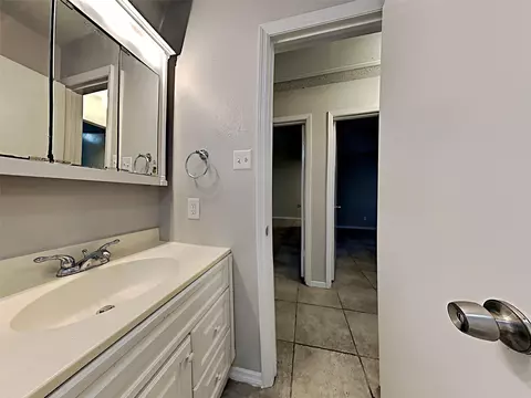 Bath - 23926 Spring Day Ln, Spring, TX 77373 photo 2 of 3
