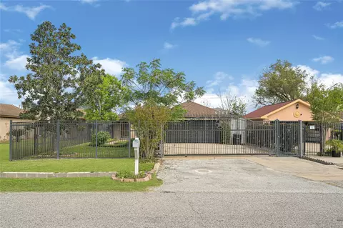9208 Carousel Ln, Houston, TX 77080