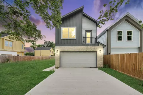 953 Ringold St, Houston, TX 77088