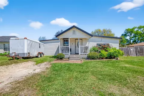 115 S Holmes St, La Porte, TX 77571