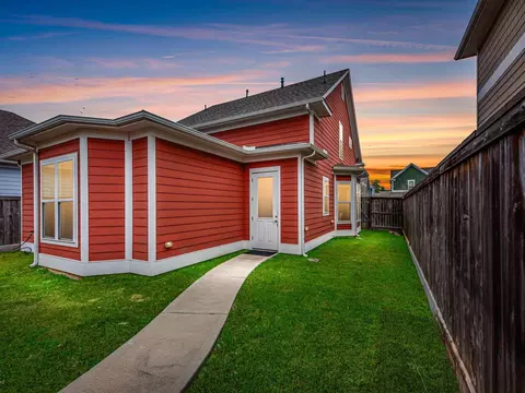 Exterior - 55 Red Harper Dr, Spring, TX 77389 photo 6 of 7