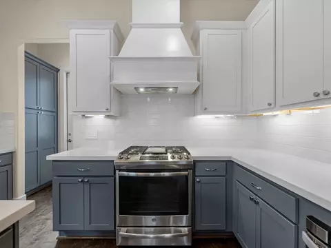 Kitchen - 55 Red Harper Dr, Spring, TX 77389 photo 2 of 4