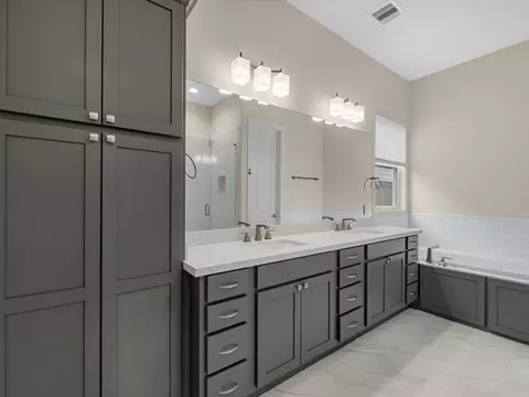 Bath - 55 Red Harper Dr, Spring, TX 77389 photo 1 of 5