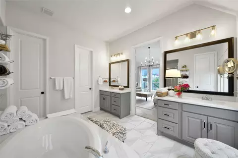 Bath - 17522 Shoebutton, Conroe, TX 77385 photo 2 of 5
