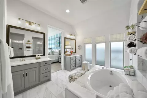 Bath - 17522 Shoebutton, Conroe, TX 77385 photo 1 of 5