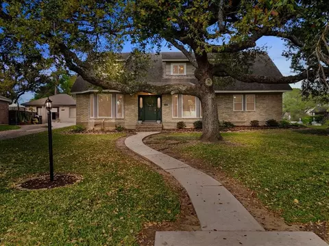15431 Wandering Trl, Friendswood, TX 77546