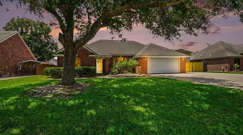 12319 E River Run Dr, Baytown, TX 77523