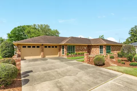 130 Nasturtium St, Lake Jackson, TX 77566