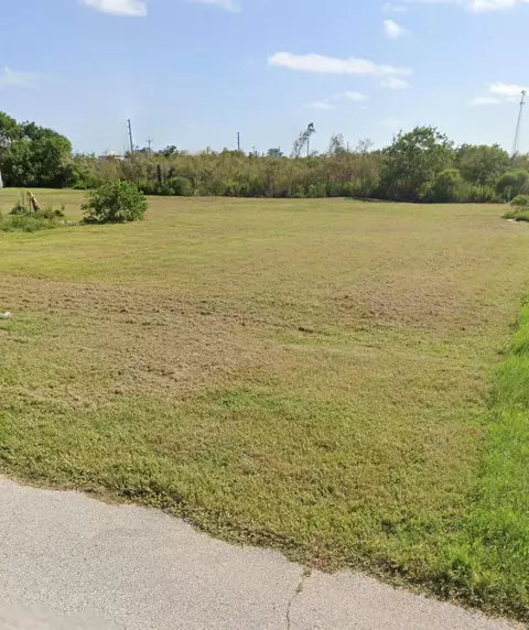 1011 And 1013 Head Hunter Dr, Gilchrist, TX 77617