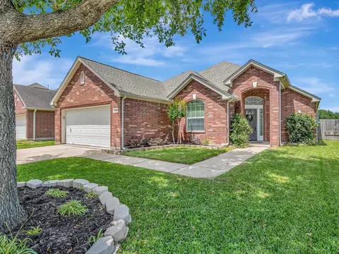 8815 Sunforest Ln, Pearland, TX 77584