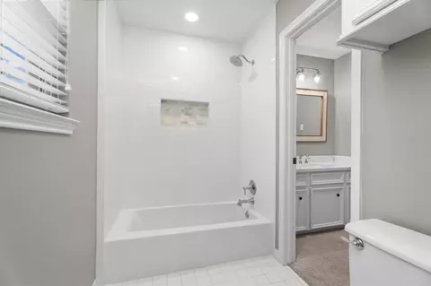 Bath - 16267 Salmon Ln, Spring, TX 77379 photo 5 of 7