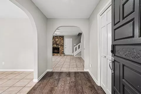 Entry Way - 2 Queens Ct, Conroe, TX 77304 photo 1 of 2