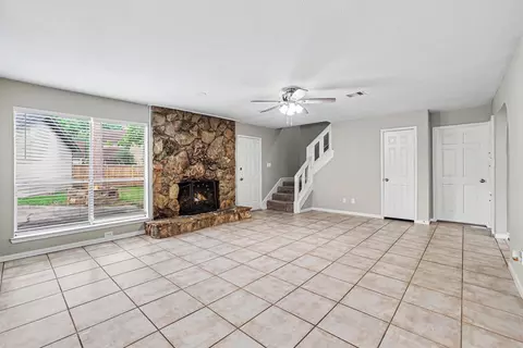 Living - 2 Queens Ct, Conroe, TX 77304 photo 1 of 3