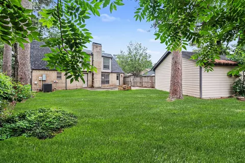 Exterior - 2 Queens Ct, Conroe, TX 77304 photo 4 of 4