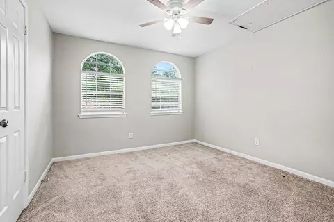 Bedroom - 2 Queens Ct, Conroe, TX 77304 photo 4 of 4