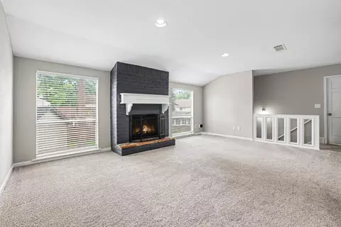 Living - 2 Queens Ct, Conroe, TX 77304 photo 3 of 3