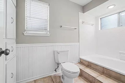 Bath - 2 Queens Ct, Conroe, TX 77304 photo 1 of 2