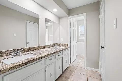Entry Way - 2 Queens Ct, Conroe, TX 77304 photo 2 of 2