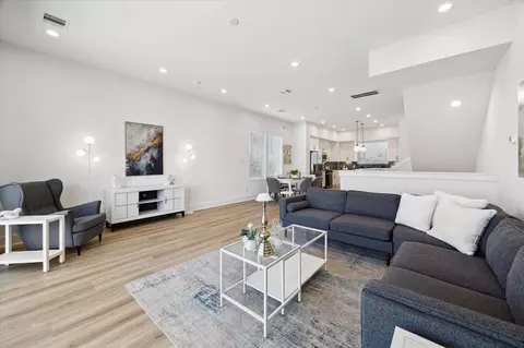 5632 Camino Encantado Dr, Houston, TX 77091