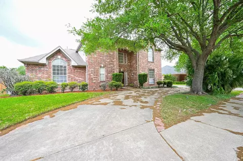 8102 Ashley Circle Dr S, Houston, TX 77071
