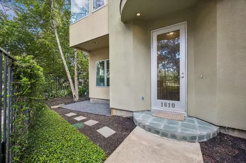 1610 Calumet St, Houston, TX 77004