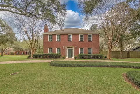 103 Strawberry Dr, Lake Jackson, TX 77566