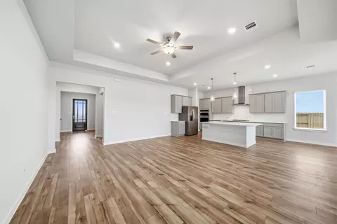 1608 Elm Ct, Angleton, TX 77515 photo 4