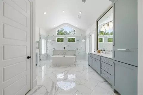 Bath - 6310 Star Light Ct, Spring, TX 77386 photo 4 of 8