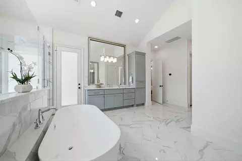 Bath - 6310 Star Light Ct, Spring, TX 77386 photo 3 of 8