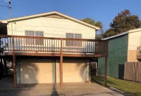 1112 7th St, San Leon, TX 77539