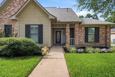 518 Rozelle Ave, Sugar Land, TX 77498