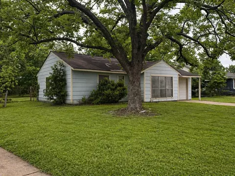 5707 Glenhurst Dr, Houston, TX 77033