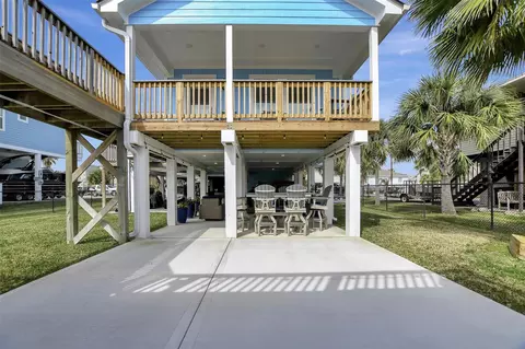 22205 Frio Dr, Galveston, TX 77554