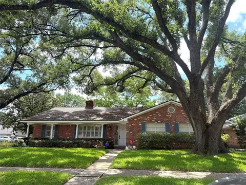 8403 Braes Meadow Dr, Houston, TX 77071