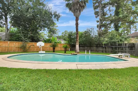 Exterior - 5322 Ashmere Ln, Spring, TX 77379 photo 3 of 5