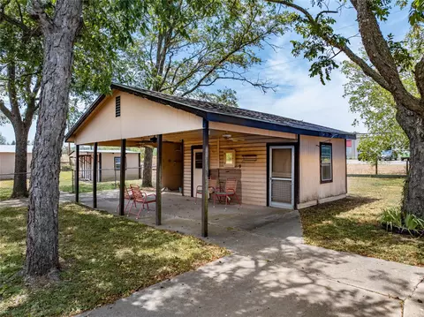Exterior - 1046 Tx-71, West Point, TX 78963 photo 5 of 9