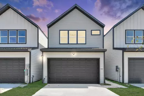 7717 Bowen St, Houston, TX 77051