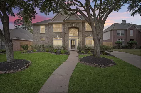 11719 Lakewood Crossing Dr, Tomball, TX 77377