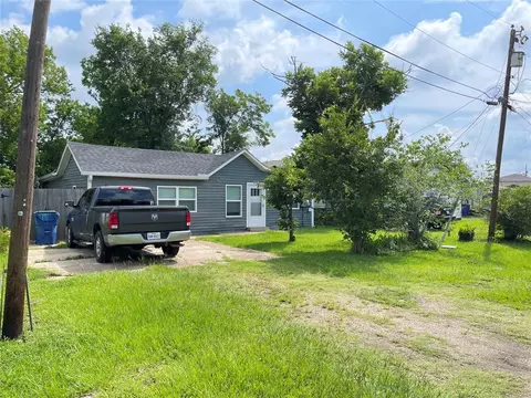 103 Prewitt Ln, West Columbia, TX 77486
