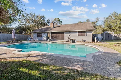 9 Colony Sq, Angleton, TX 77515