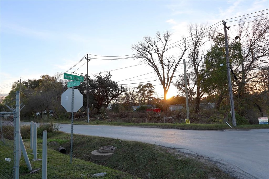 5822 Almeda Genoa Rd  