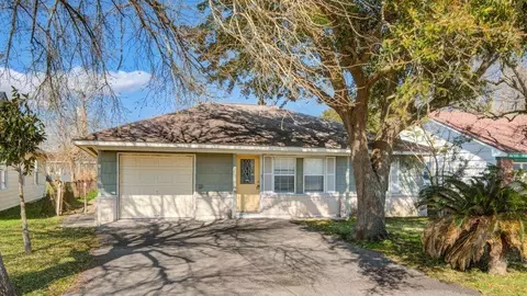 714 W 7th St, Freeport, TX 77541