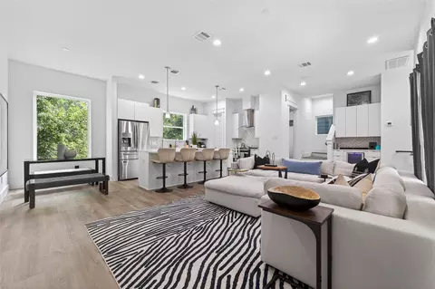 523 Schweikhardt St, Houston, TX 77020