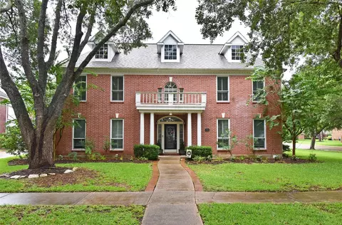 54 Bradford Cir, Sugar Land, TX 77479