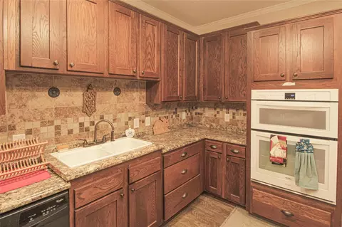 Kitchen - 233 Taylor Cemetery Rd, Moscow, TX 75960 photo 5 of 6