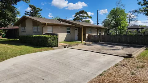 2907 Dragonwick Dr, Houston, TX 77045