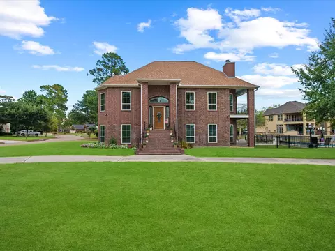 2906 Penninsula Pt, Montgomery, TX 77356