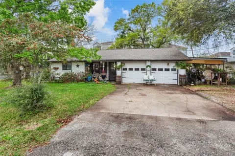 1215 Esther St, Kemah, TX 77565