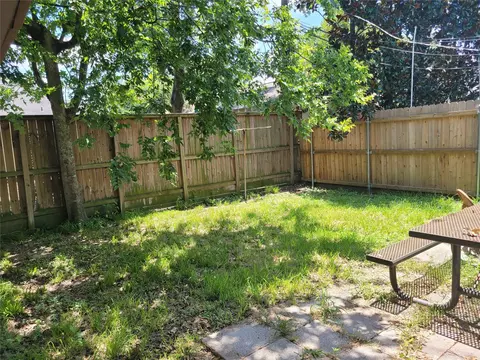 1032 Algregg St, Houston, TX 77009